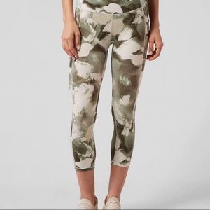 Athleta | Ultimate Stash II Capri Legging